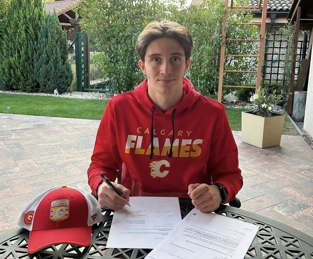 Honzek Signs Entry-Level Contract with Flames - Vancouver Giants